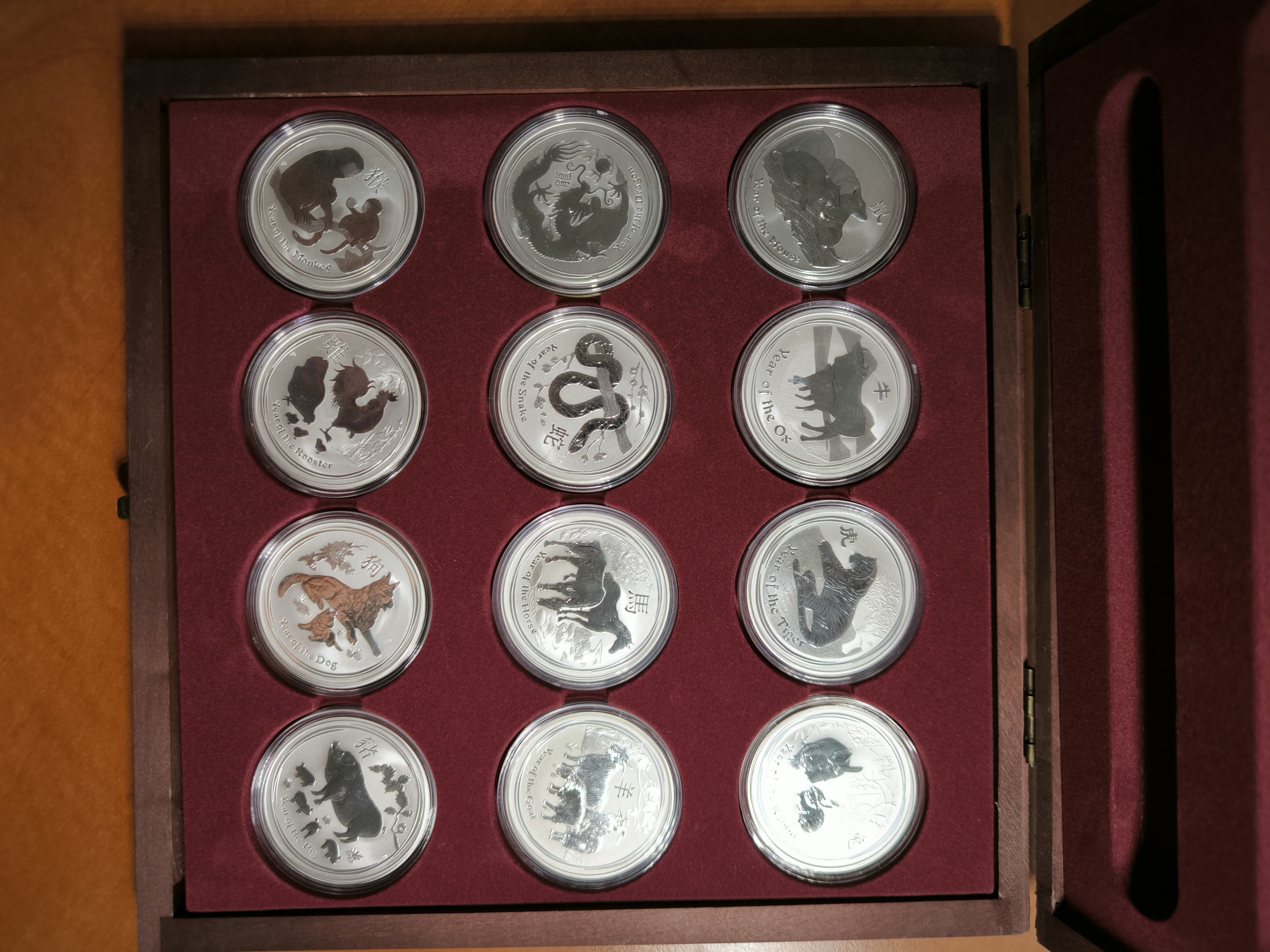 Stříbrné mince Lunární série II. 12 x 1 Oz + etue